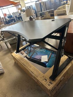 DPS radius 60” gaming desk