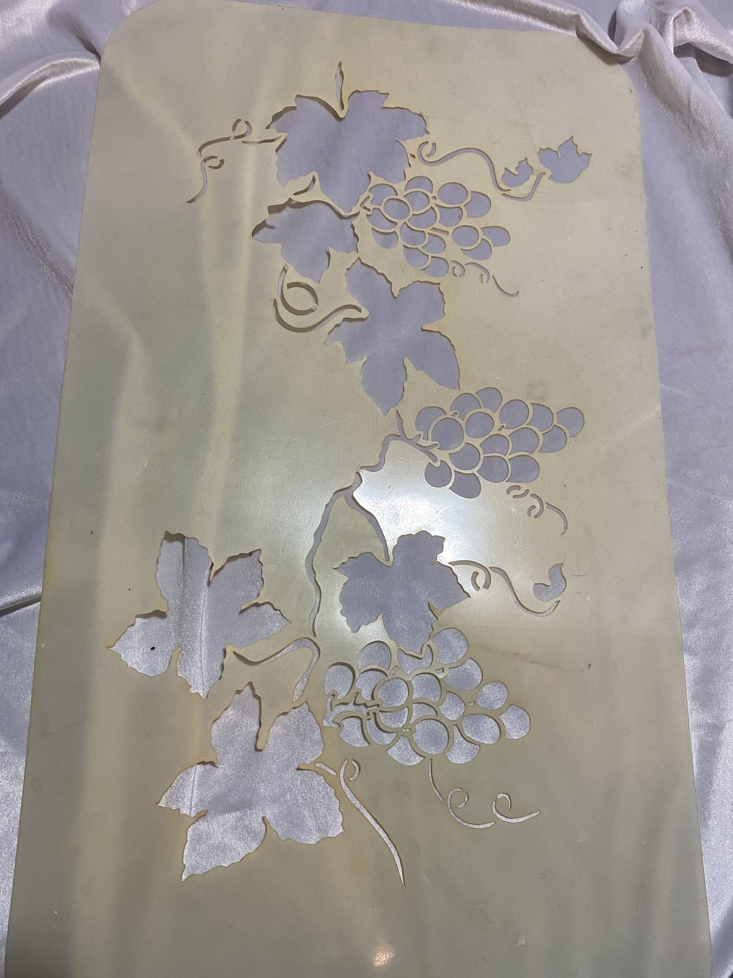 Large Grapevine Stencil