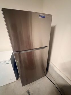 Insignia refrigerator
