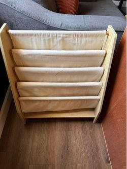 Adorable kids book shelf