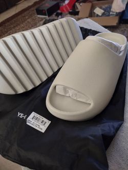 YEEZY YZY YS- 01 slides  men’s size 9