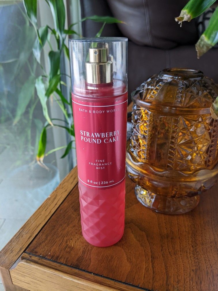 Bath and Body Works Strawberry Pound Cake Mist 8oz