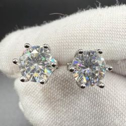VVS MOISSANITE 1 CT EARRINGS WITH GRA PAPERS