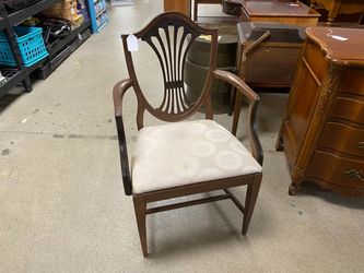 BROYHILL Antique Shield Dining Chair w/ Arms