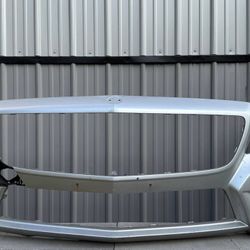 MERCEDES W218 CLS AMG FRONT BUMPER RIGHT SIDE TOP PIECE OF BUMPER IS MISSING CHECK THE PICTURES