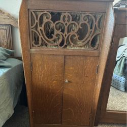 Hawthorne Phonograph And 78rpm Records