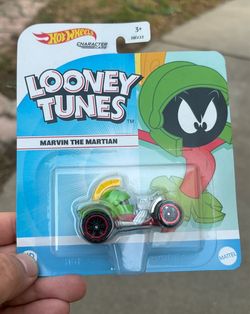 Hot Wheels Looney Tunes Marvin the Martian Character Car