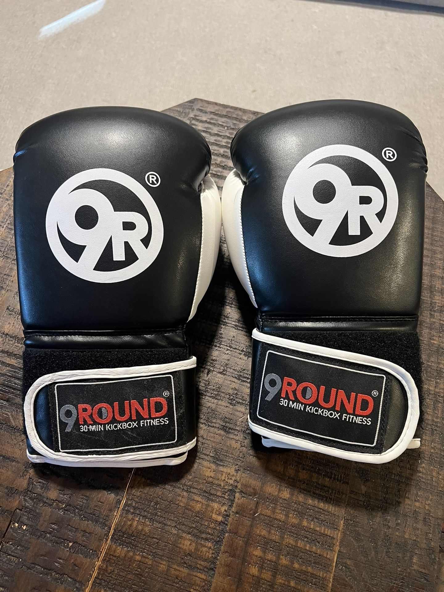 9 Round 30 Min Kickbox Fitness Gloves adults.