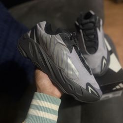 Yeezy 700 MNVN Geode Size 8 Men 