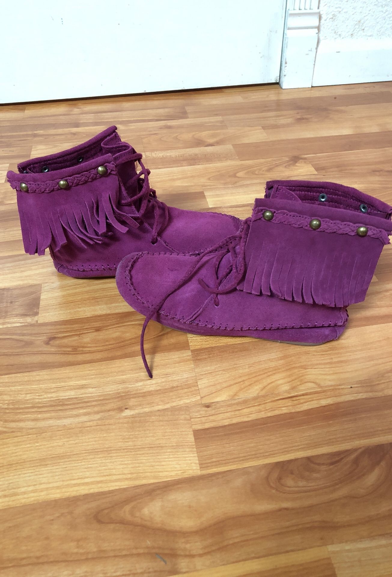Girls boots size 4