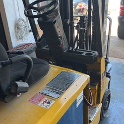 Forklift With A Charger Need A New Battery 