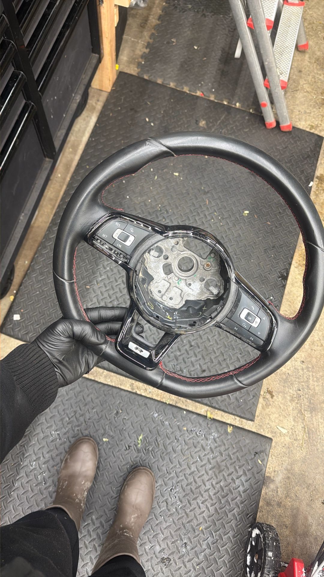 Mk7 VW R Wheel And button Assembly 