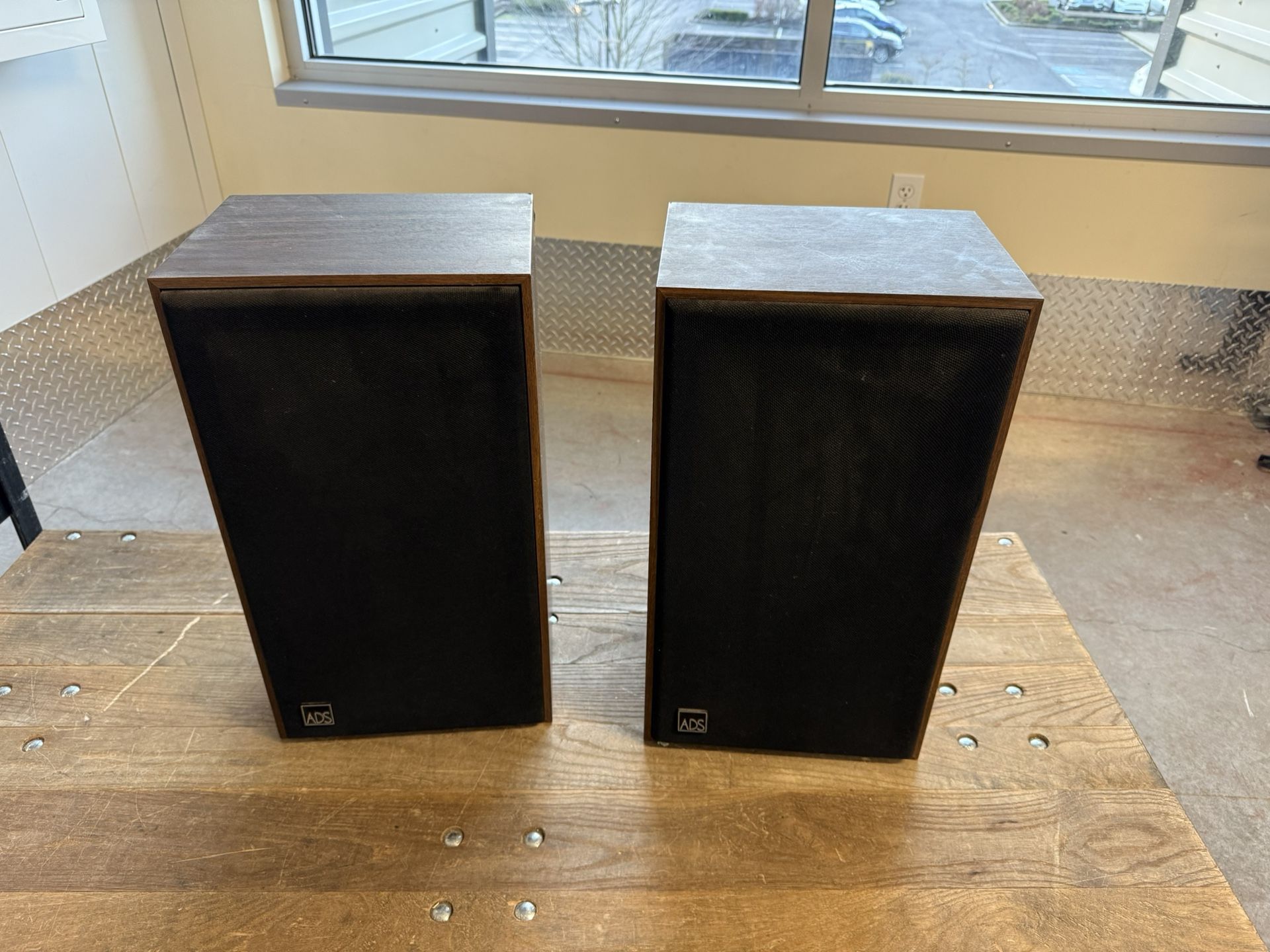 Pair of Vintage ADS L-420 High Fidelity Speakers - Walnut -Excellent Condition