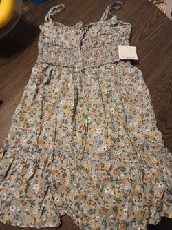 Pretty Summer Dress Size MEDIUM 