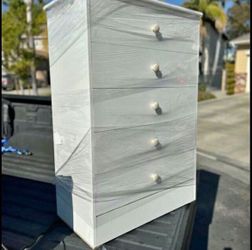 Brand New 5 Drawer Dresser