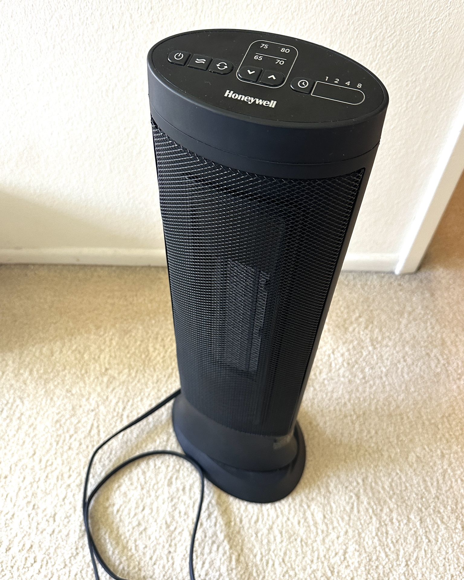 Honeywell Slim Ceramic Tower Whole Room Heater in Black– Like New