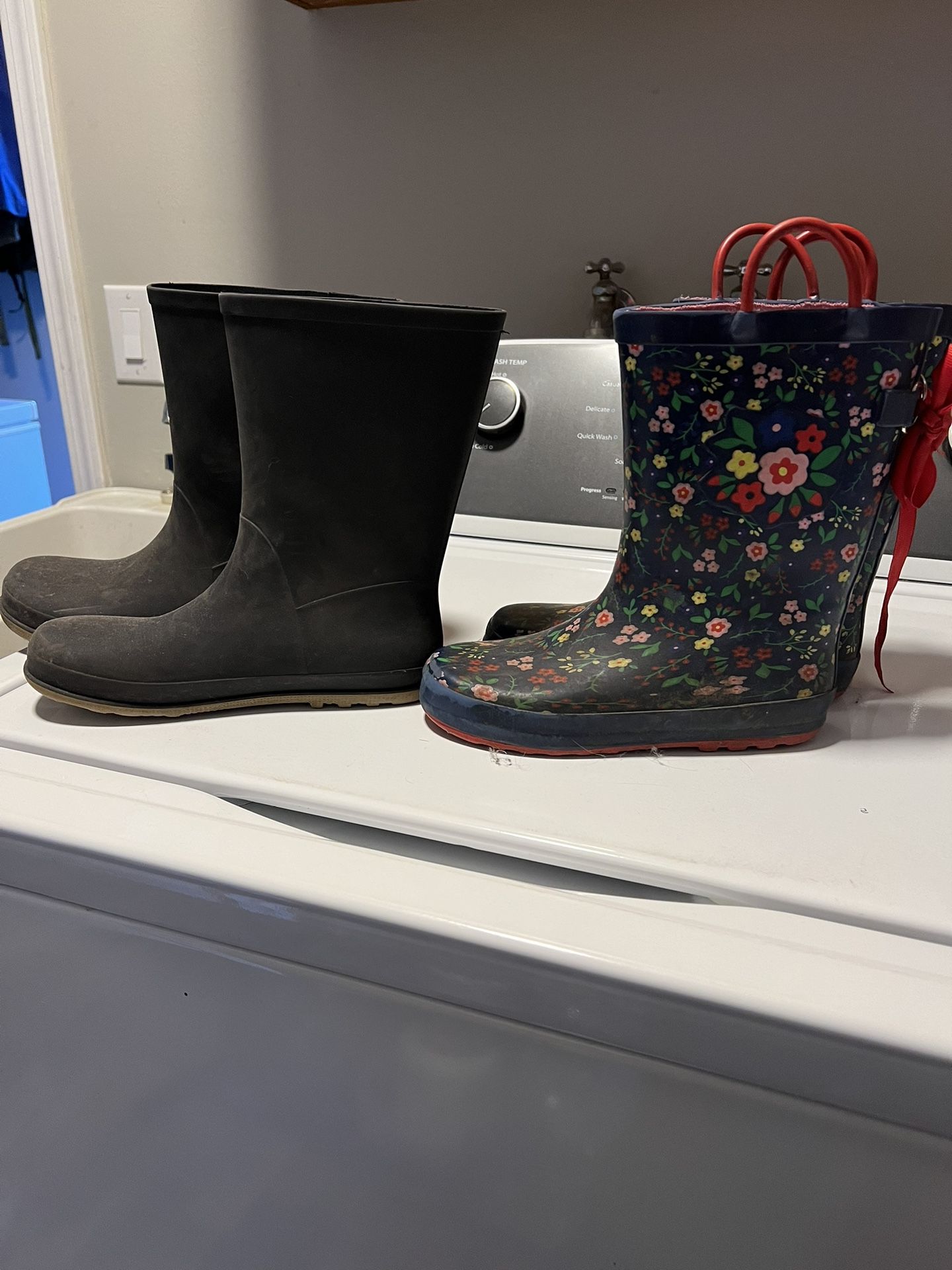 Kids Rain Boots Size 2
