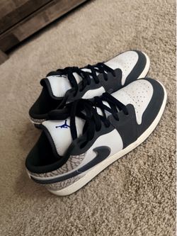 Like new Jordan’s Womans 8.5/Mens 7