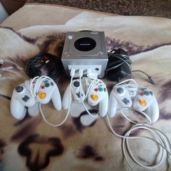 Silver Nintendo Gamecube Complete Package