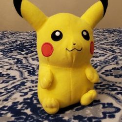 (Pokemon) Pikachu Plushie
