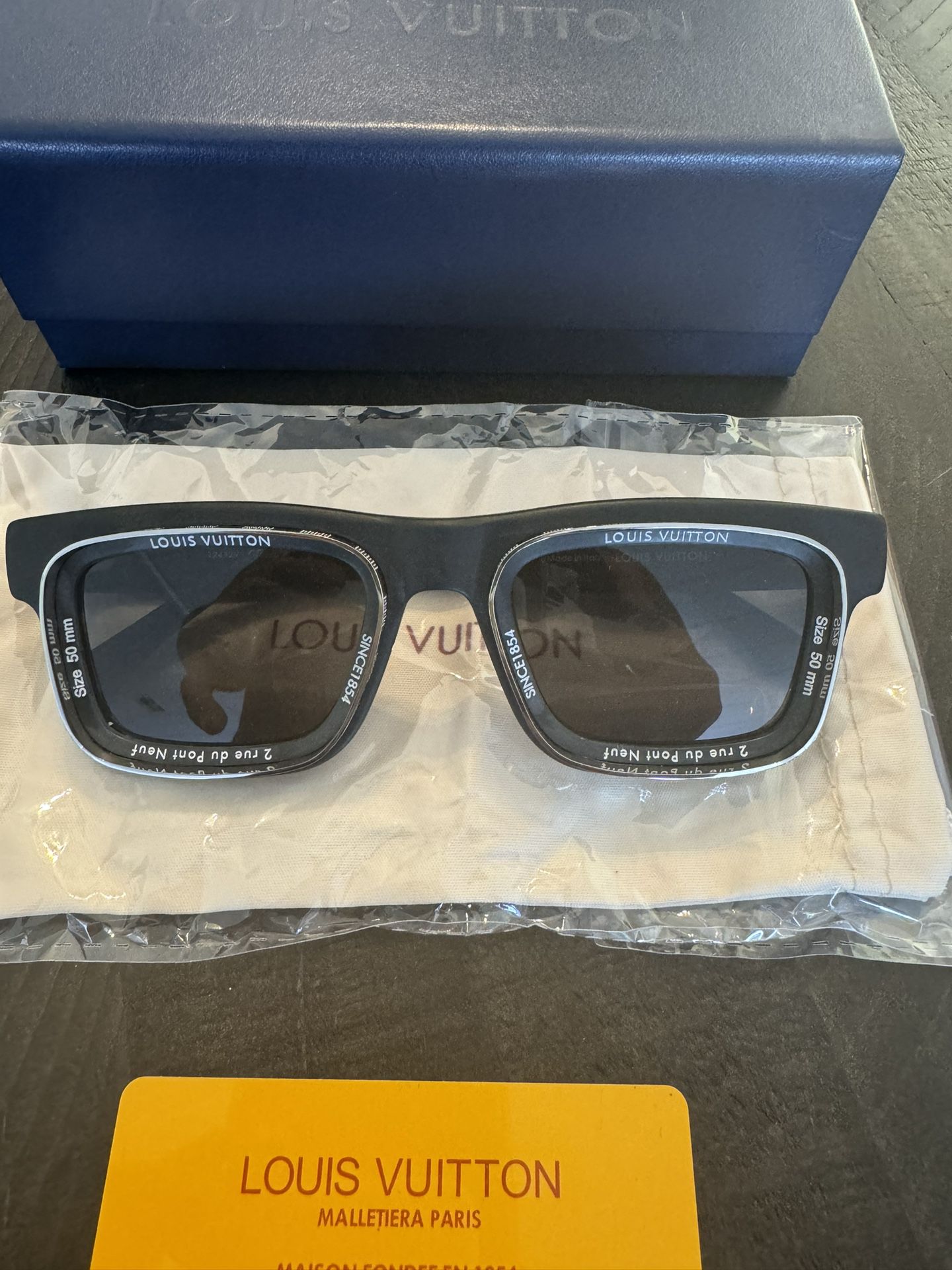 LV Sunglasses 1404C