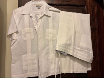 Women’s guayabera and pants color white