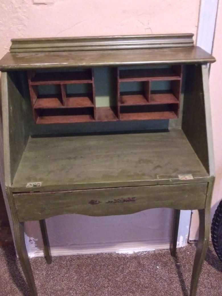 ANTIQUE SECRETARY DESK NEEDS RESTORED, DOESN'T HAVE FLAP COVER