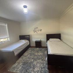 Twin Bedroom Set  650$