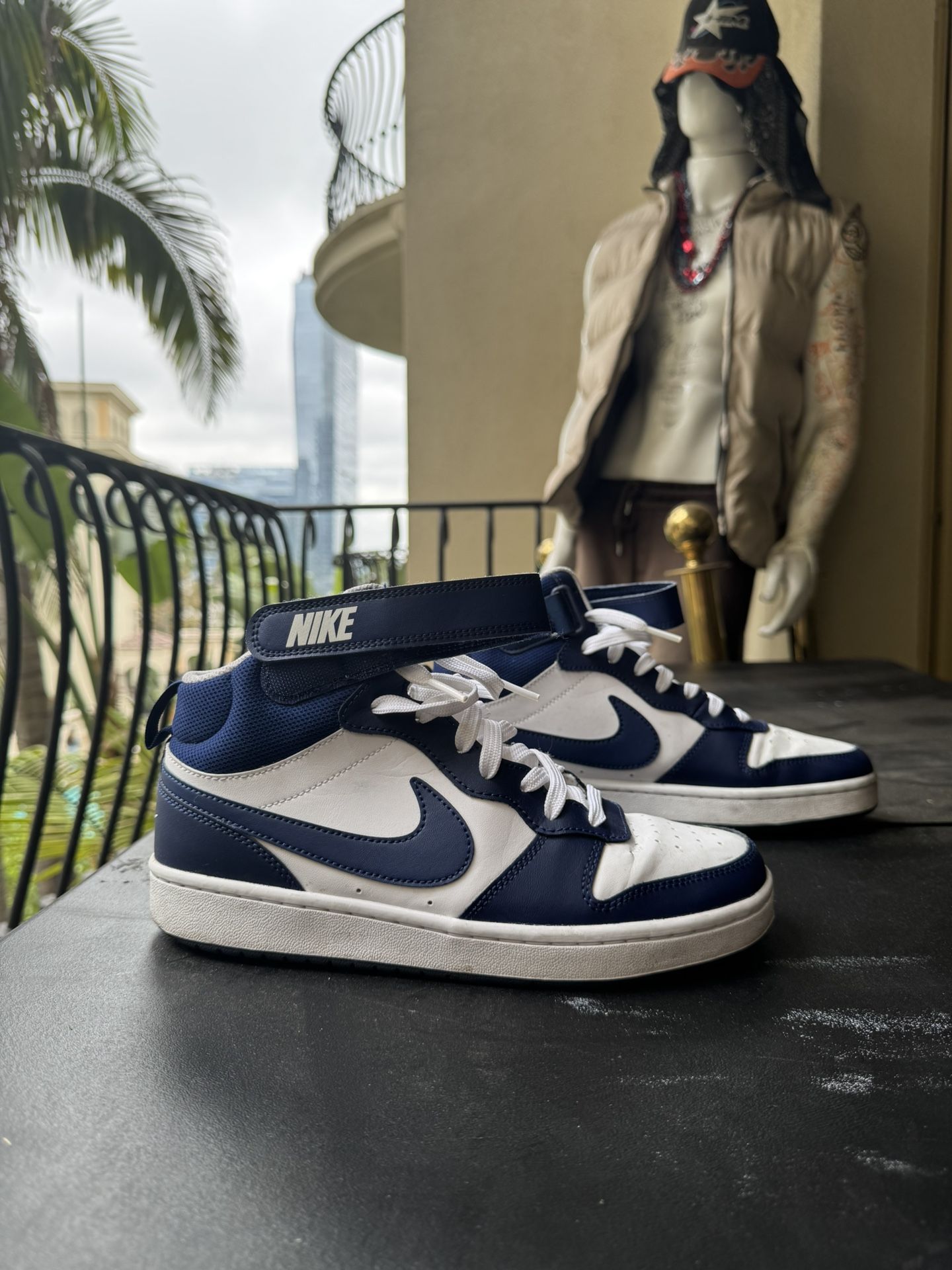 Nikes SIZE 7Y