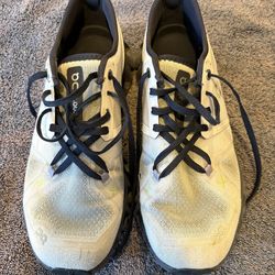 On cloud women’s sneakers size 8W