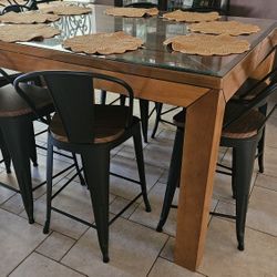 Wooden Dining Table W/Chairs