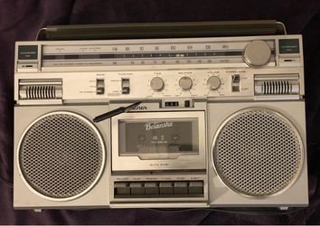 1982 Vintage Soundesign 4632 ghetto blaster updated to support Bluetooth 5.1  🔥 1982 VINTAGE SOUNDESIGN 4632 — BLUETOOTH 5.1 UPGRADED 🔥  This thing 