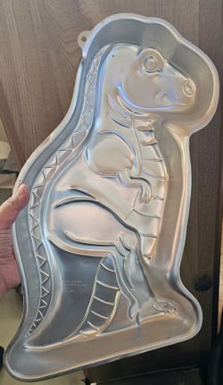 Vintage Wilton full dinosaur cake mold