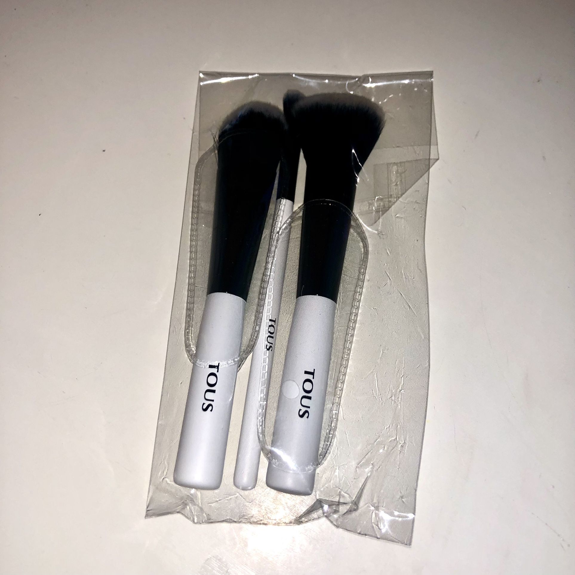 TOUS makeup brush set