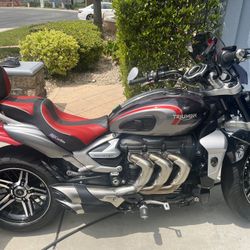LIKE NEW GORGEOUS 2022 TRIUMPH ROCKET 3 GT
