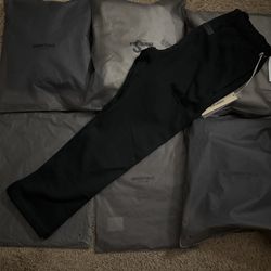 Fear of god straight leg black sweats - xs