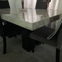 Dining Table With 4 Chair