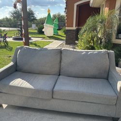 Beautiful big sofa only one in great condition super comfy and clean asking 250 only one ☝️ 