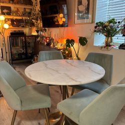 Leilani Dining Table & Chairs 
