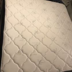 King Size Mattress Pet And Smoke Free