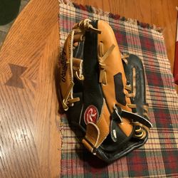 Rawlings Players Series RBG12BT 11 1/4" Alex Rodriguez Baseball Glove for RHT with 2 baseballs Mint condition get ready for the season early. 