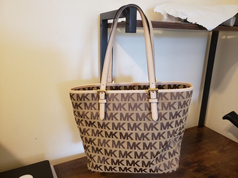 Michael Kors Jet Set Handbag