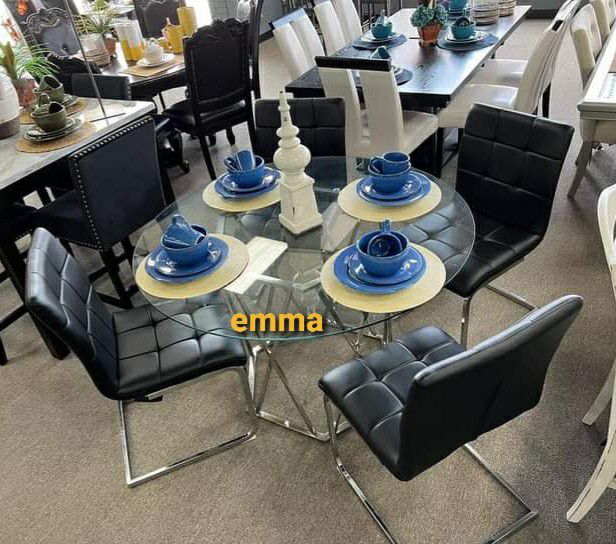 ⚜⚜5 PC DINING PACKAGE(CLEAR GLASS TOP, THE CHAIR'S C-FRAME DESIGN AND COMFORTABLY FAUX LEATHER SEAT)🌟EASY FINANCING AND DELIVERY AVAILABLE💫ASHLEY 