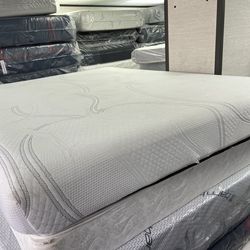 Queen memory foam mattress set