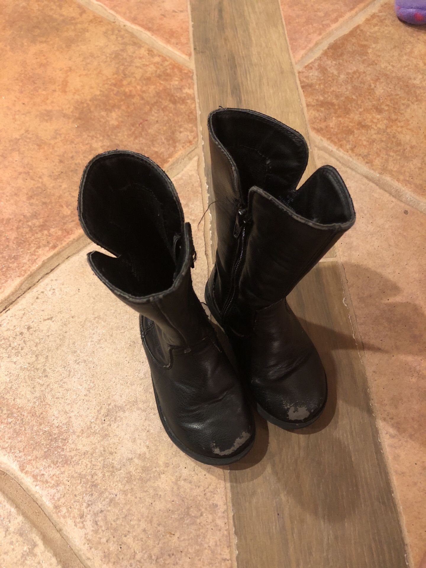Children’s place Used black boots size 6t