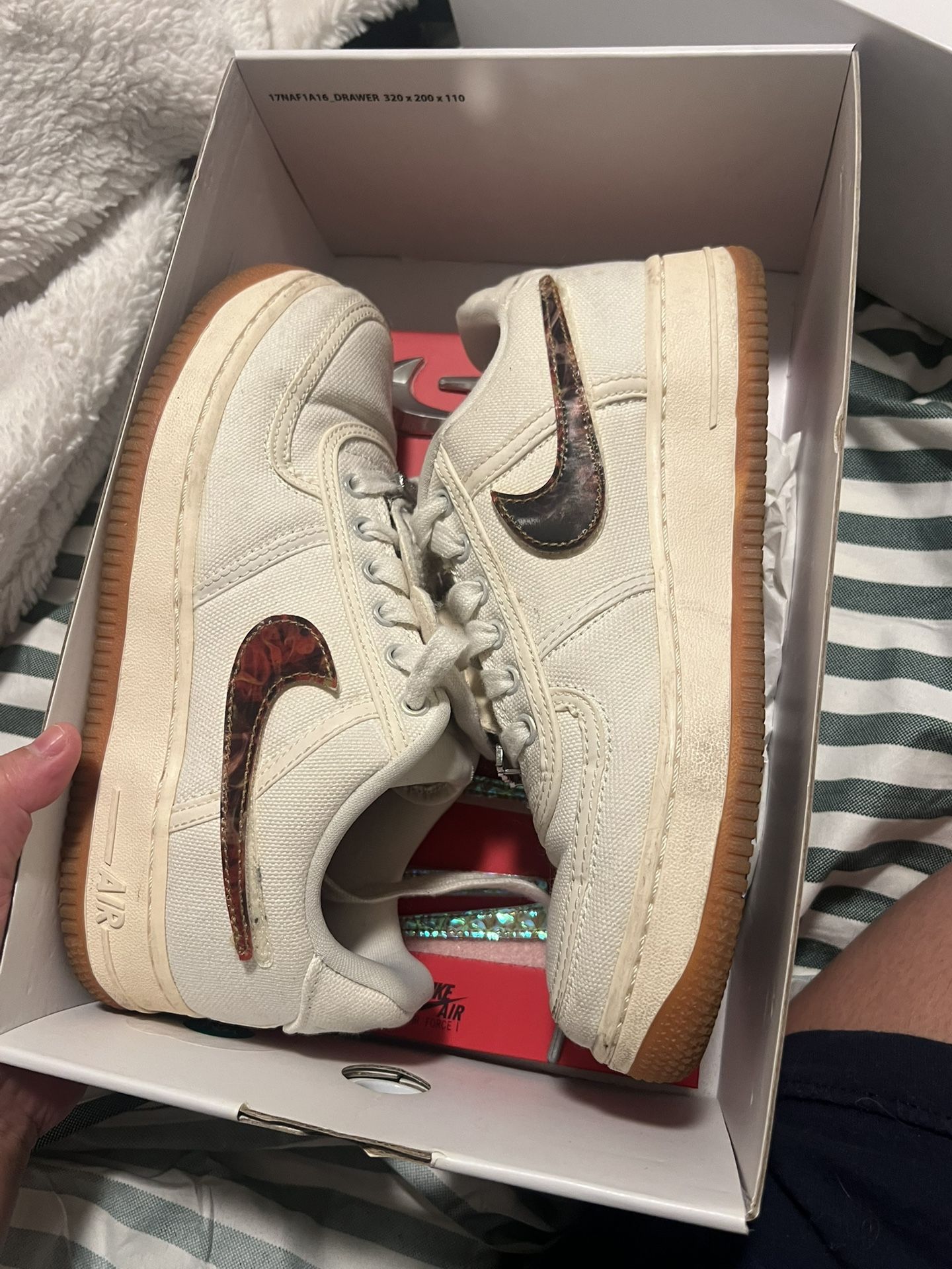 Travis Scott Sails Air Force 1
