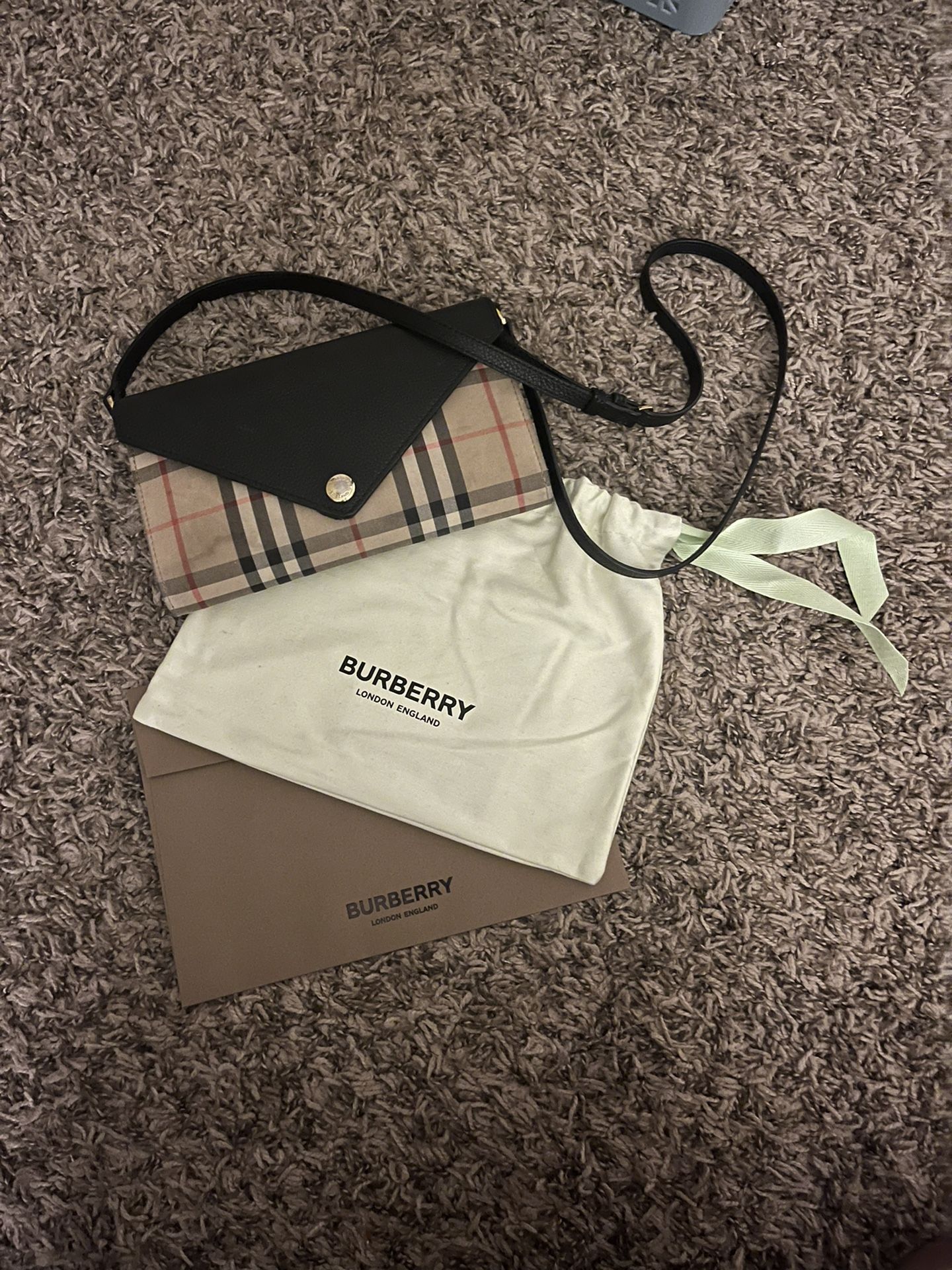 BURBERRY PURSE