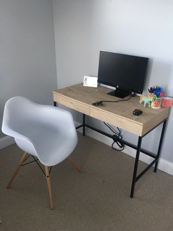 Chair and monitor (also available separately)