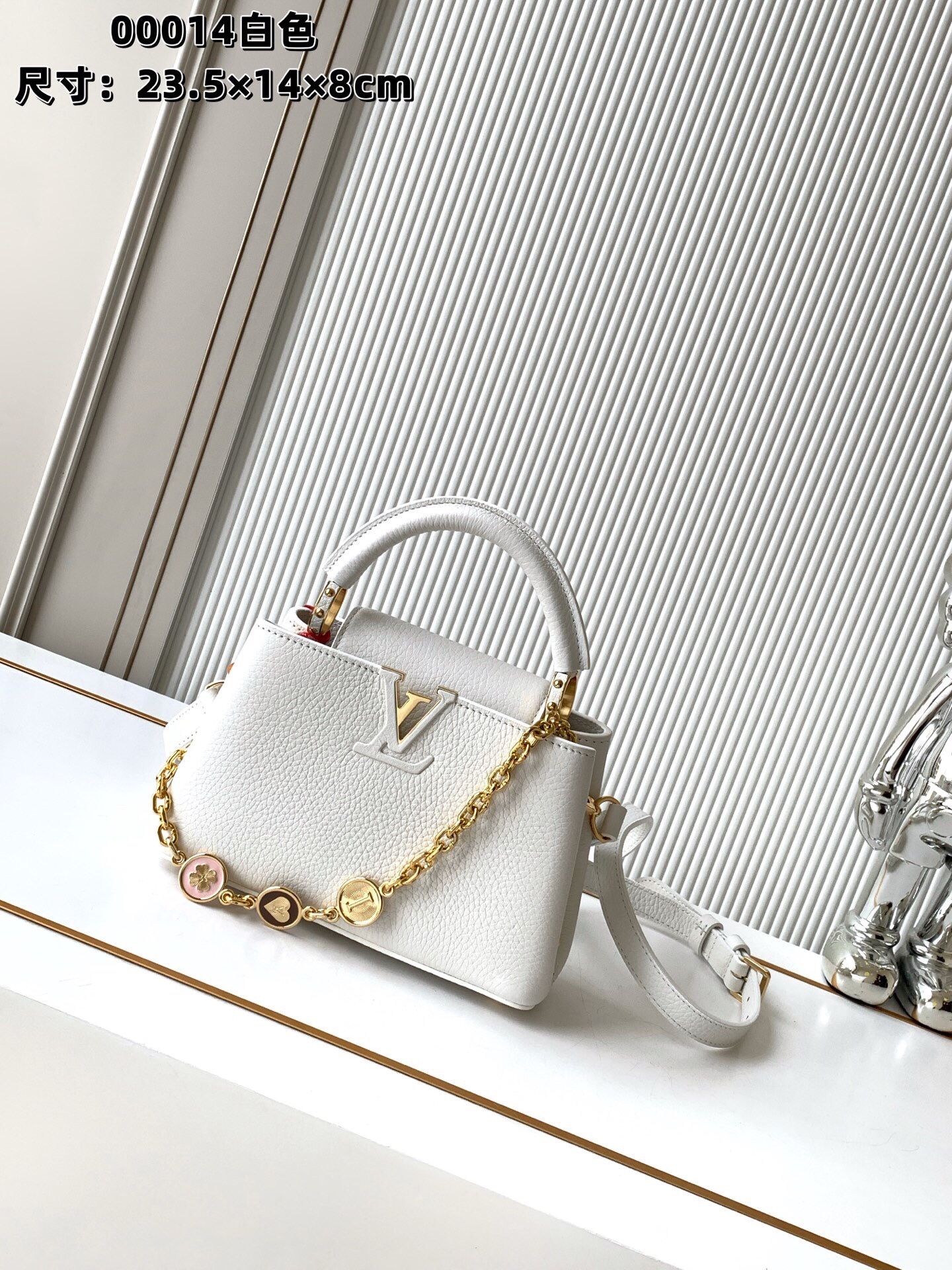 A trendy and versatile women's bag