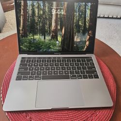 Apple Macbook Pro i7 16gb Ram 256gb SSD Drive 13" Screen  2019